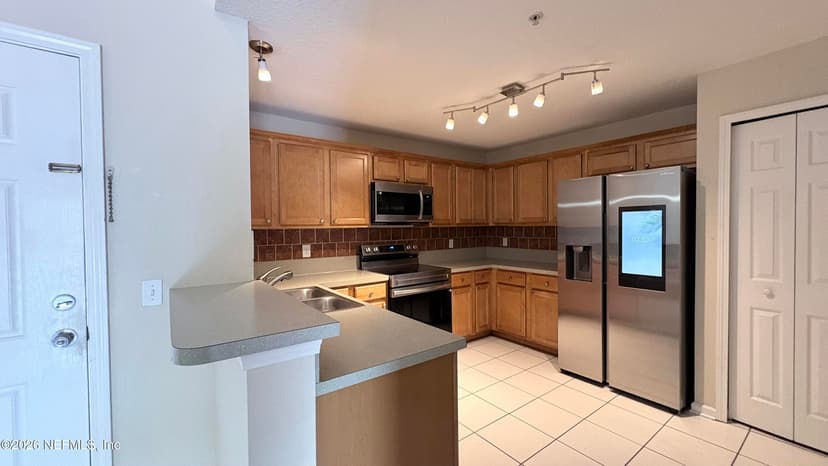 3680 KIRKPATRICK Circle 15, Jacksonville, FL 32210