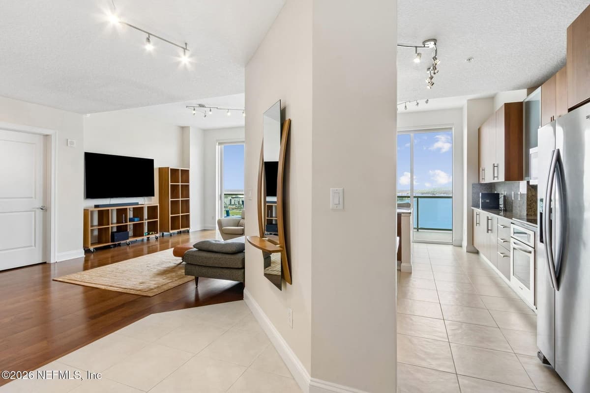 1431 RIVERPLACE Boulevard 2007, Jacksonville, FL 32207, Jacksonville, FL - photo 3