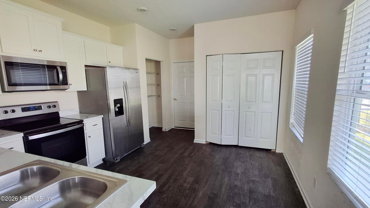 878 CAPITOL Parkway, Jacksonville, FL 32218, Jacksonville, FL - photo 3