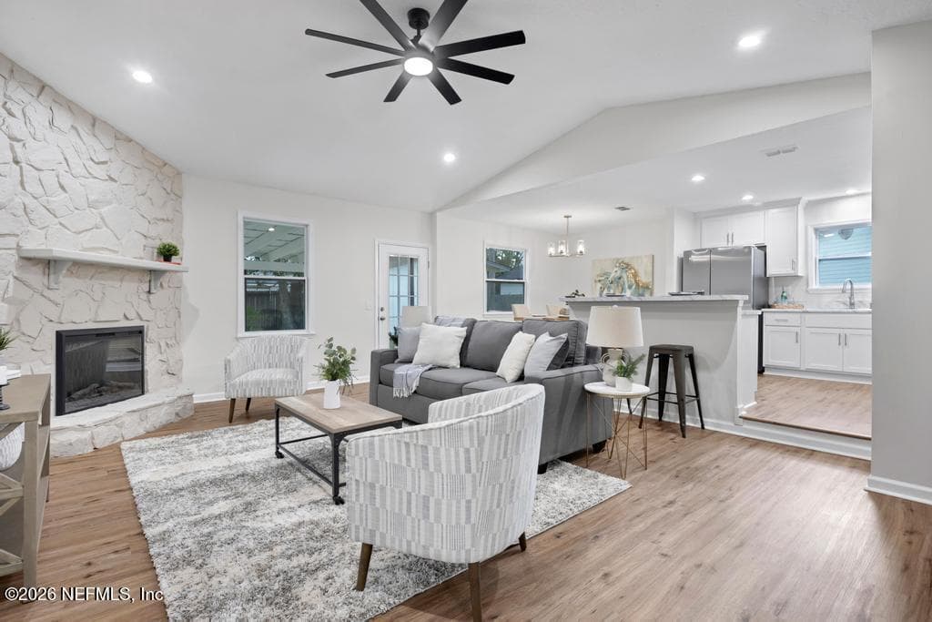 7185 LOVES Drive, Jacksonville, FL 32222