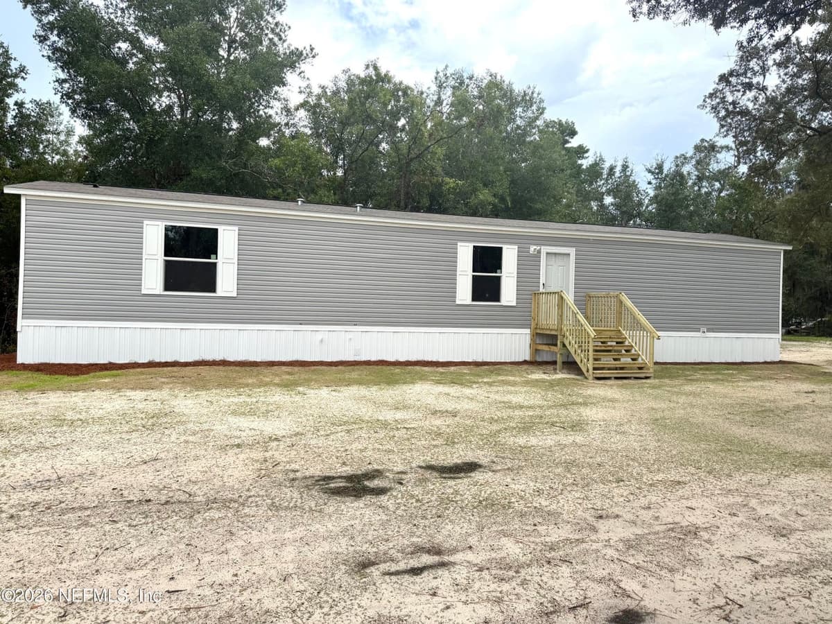 102 LIVINGSTON Court, Satsuma, FL 32189, Satsuma, FL - photo 2