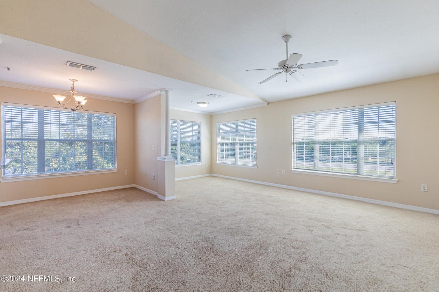 7800 POINT MEADOWS Drive UNIT # 1232, Jacksonville, FL 32256
