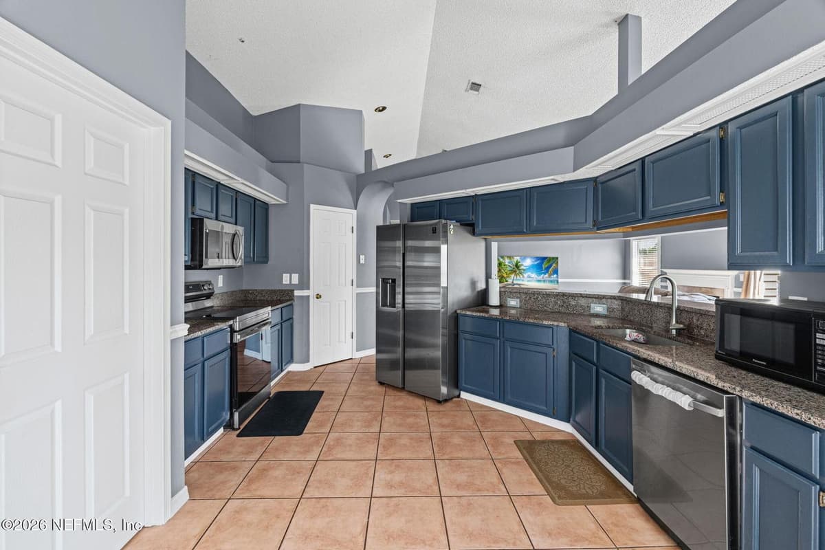 8459 COUNTRY BEND Circle E, Jacksonville, FL 32244, Jacksonville, FL - photo 3