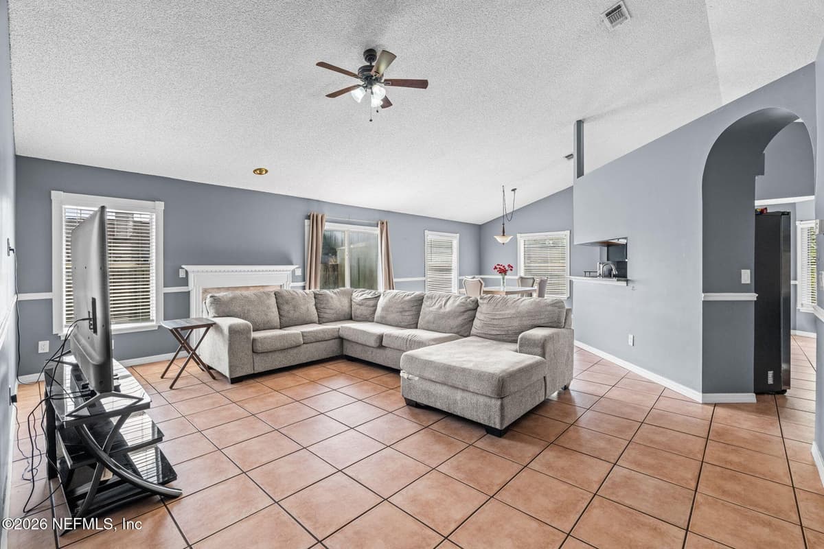 8459 COUNTRY BEND Circle E, Jacksonville, FL 32244, Jacksonville, FL - photo 2