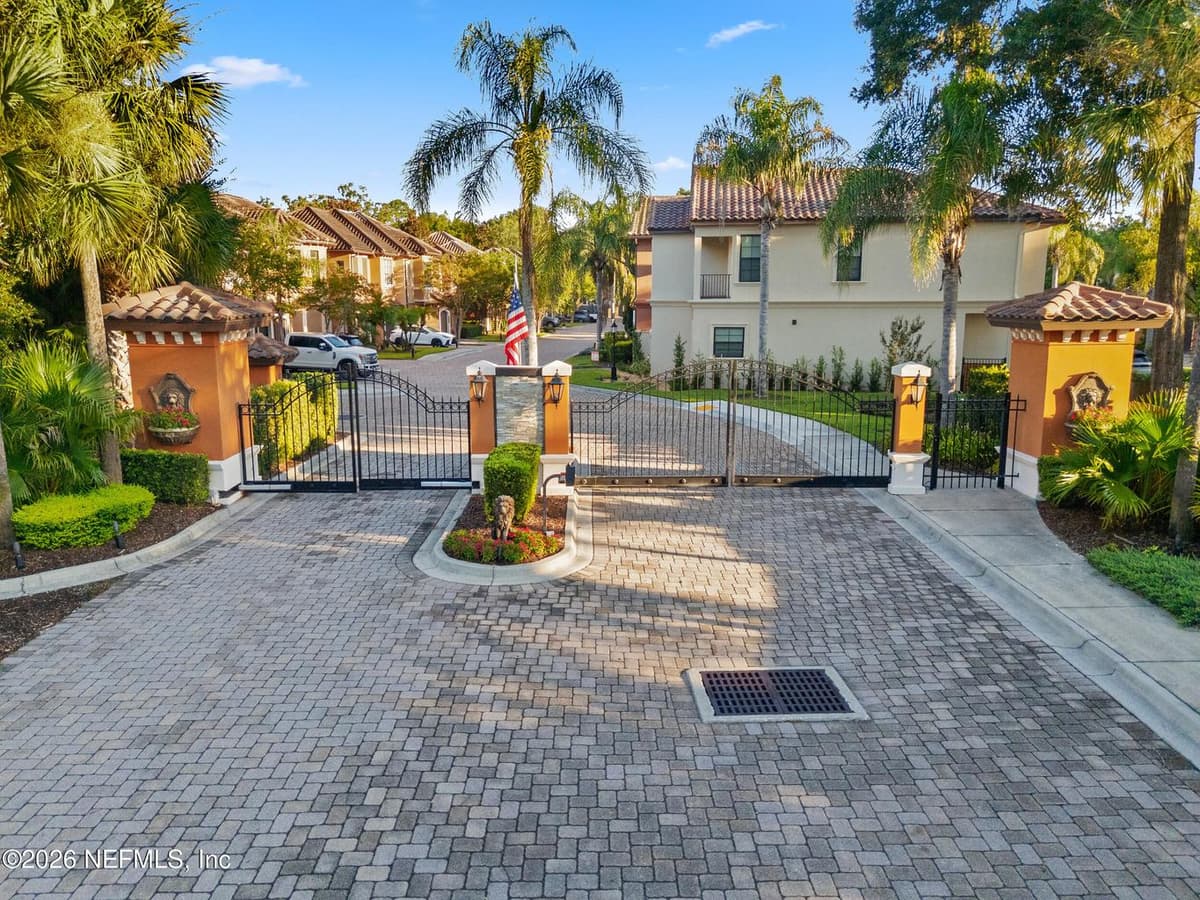 8861 LA TERRAZZA Place, Jacksonville, FL 32217, Jacksonville, FL - photo 2