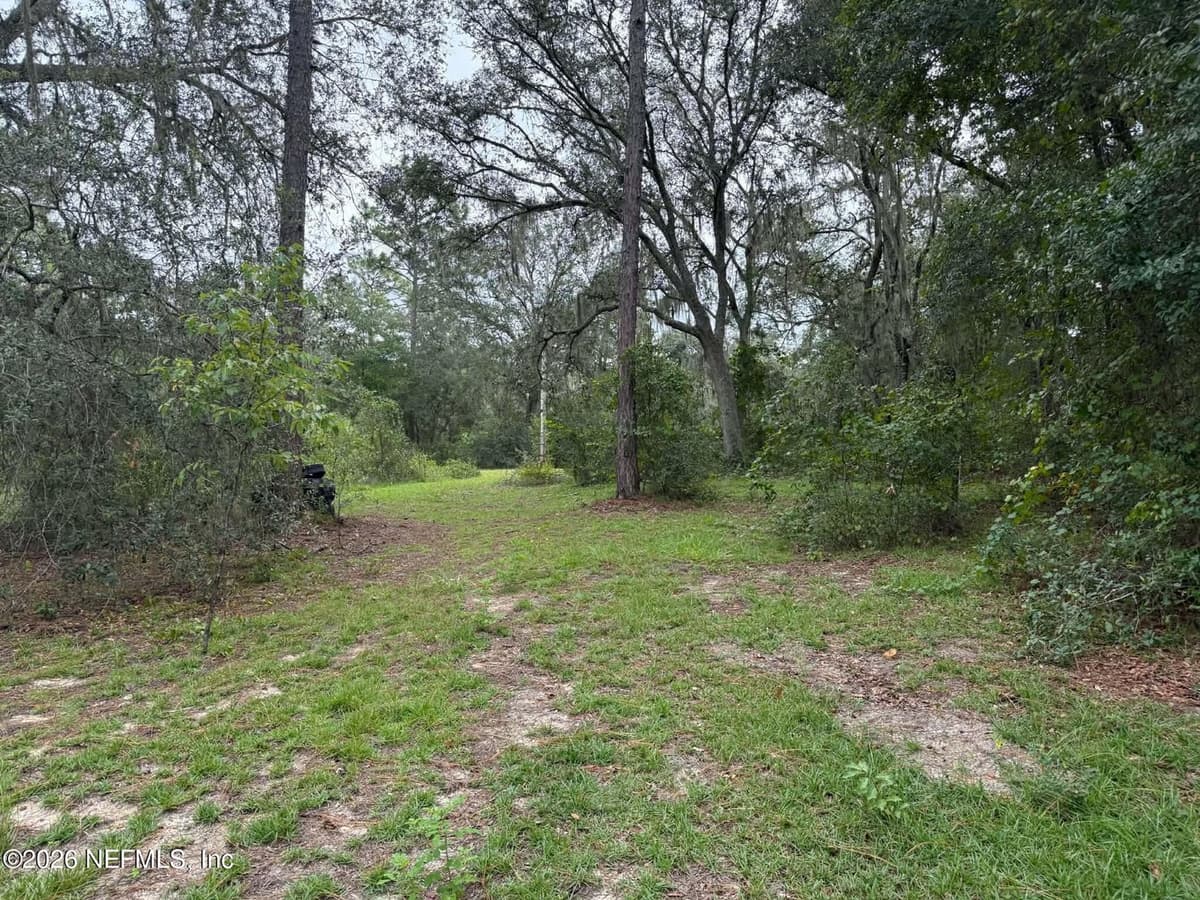127 W LAKE Drive, Hawthorne, FL 32640, Hawthorne, FL - photo 2