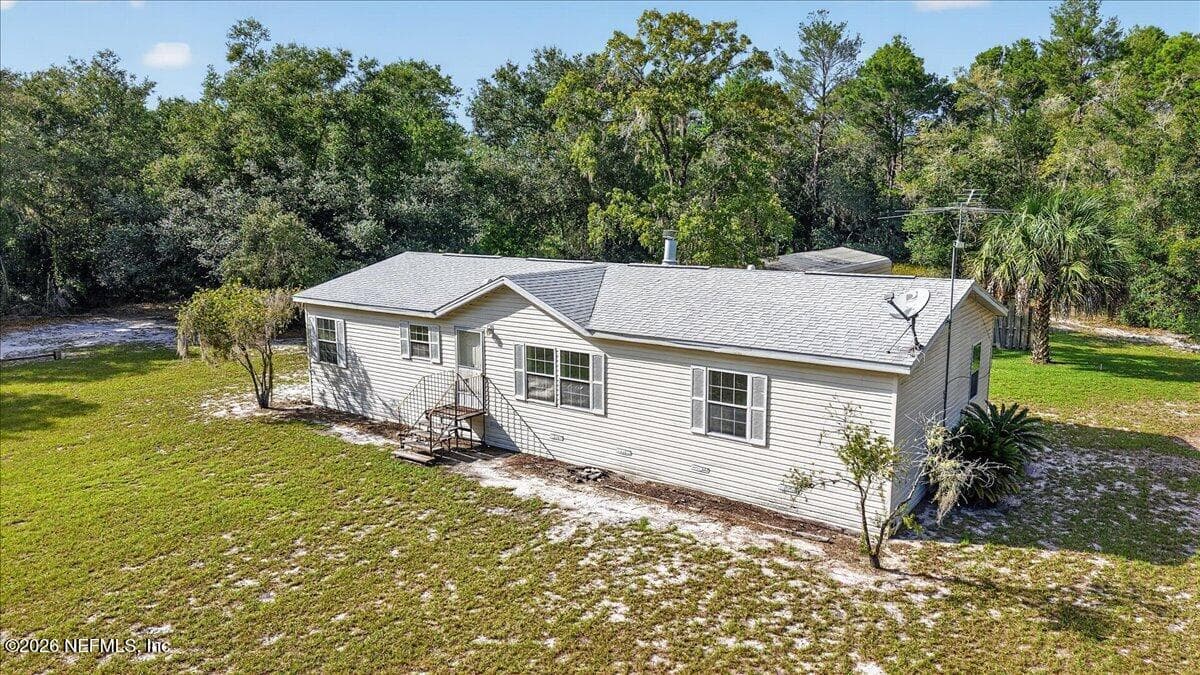 102 CENTER Avenue, Pomona Park, FL 32181