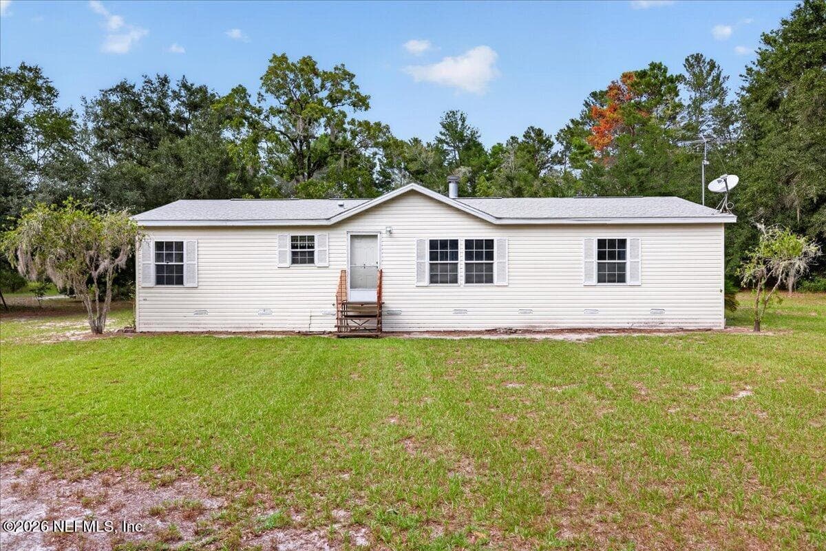 102 CENTER Avenue, Pomona Park, FL 32181