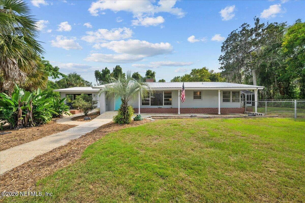 301 LAKEVIEW Avenue, Crescent City, FL 32112