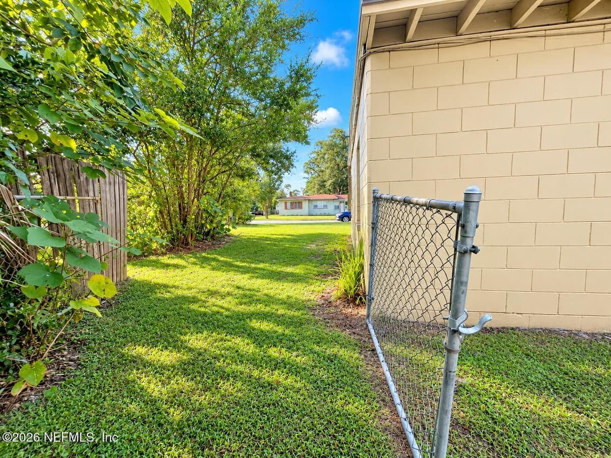 7909 CAXTON Circle W, Jacksonville, FL 32208, Jacksonville, FL - photo 3