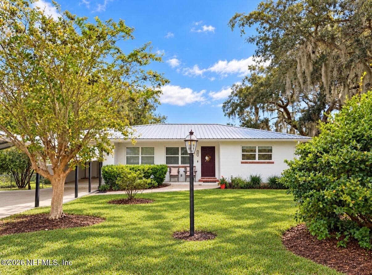 842 LAKE SHORE Terrace, Interlachen, FL 32148