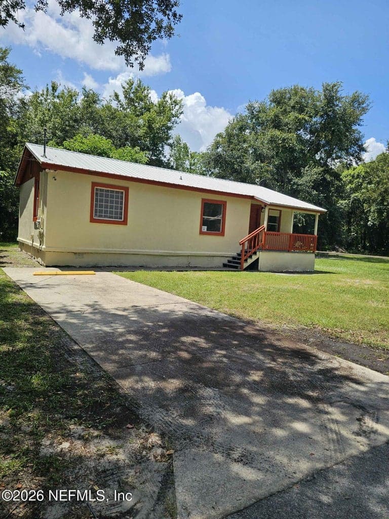 305 E LAKE Street, Palatka, FL 32177