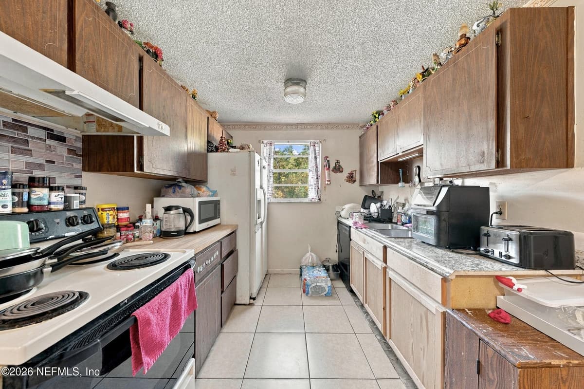 7451 LA VENTURA Drive S, Jacksonville, FL 32210, Jacksonville, FL - photo 3