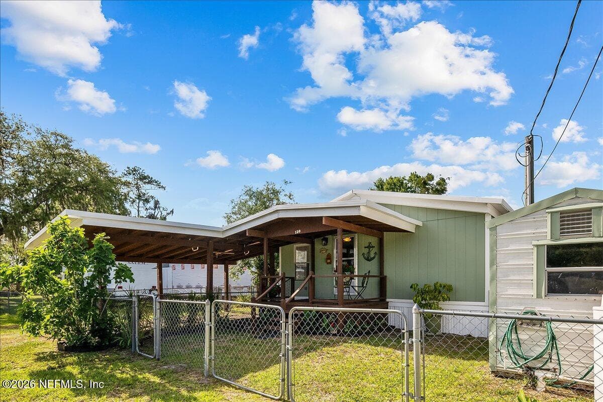 120 PINE Street, Satsuma, FL 32189