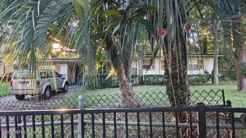 7833 DELAROCHE Drive, Jacksonville, FL 32210