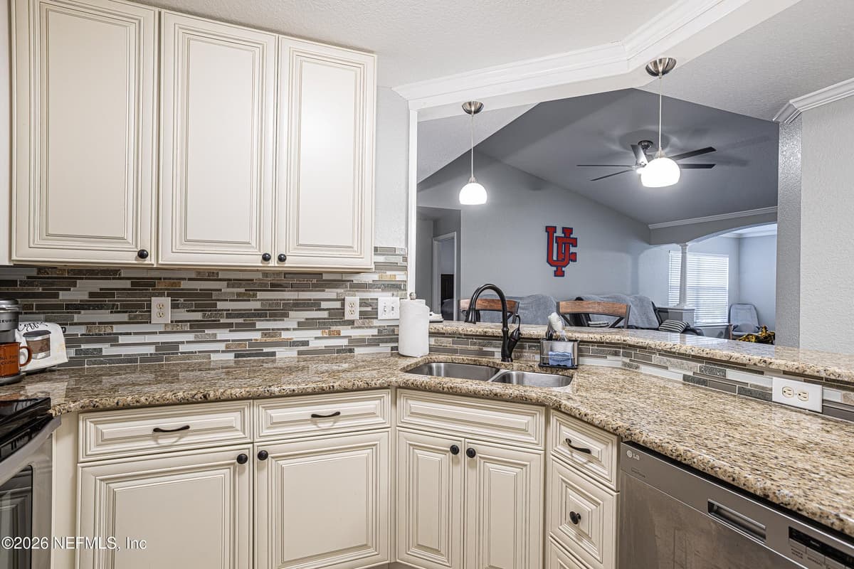 7800 POINT MEADOWS Drive 1136, Jacksonville, FL 32256, Jacksonville, FL - photo 3